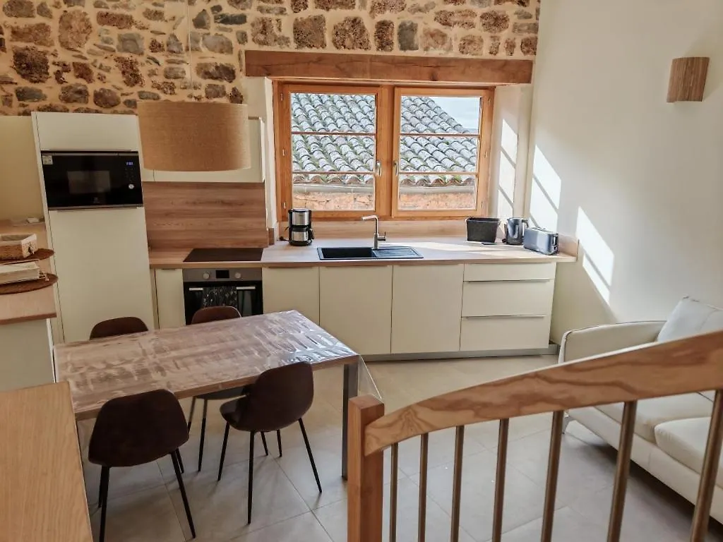 Gite Mandaline Avec Jacuzzi Interieur Saint-Georges-de-Luzençon 0*,
