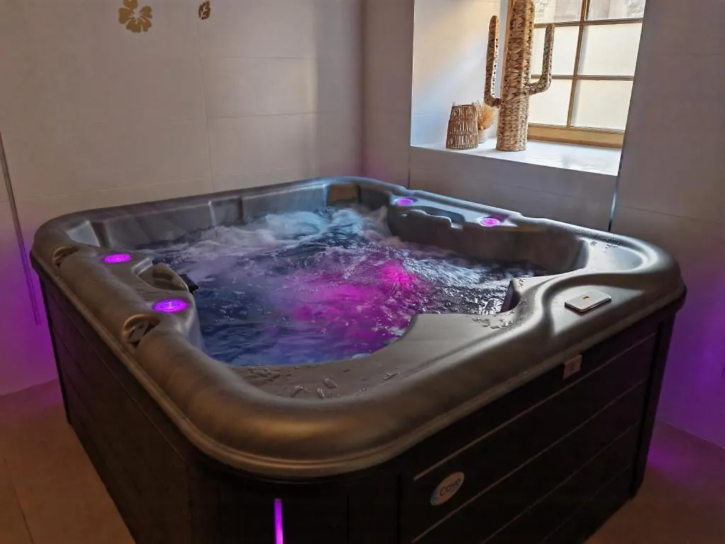 Gite Mandaline Avec Jacuzzi Interieur Saint-Georges-de-Luzençon Prázdninový dům